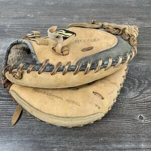 Mizuno MFR C022 Max Flex Professional Model Pro Scoop RHT Catcher's Glove Mitt